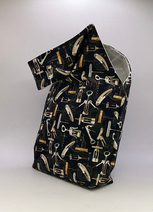 Quilted wine bottle carrier