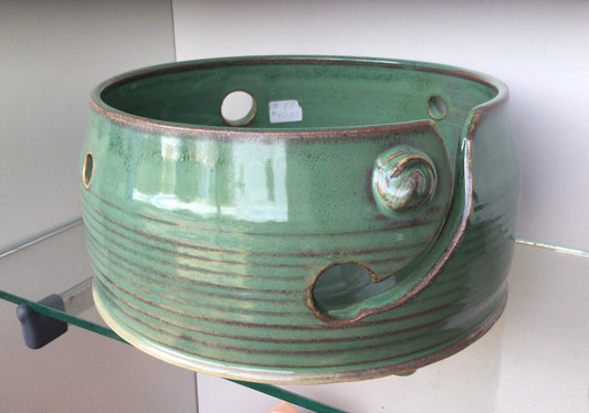 Yarn bowl by Diane Béland