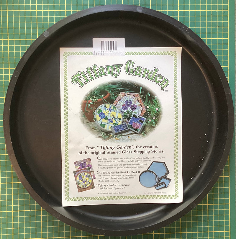 Tiffany garden 14” Round Mosaic Form