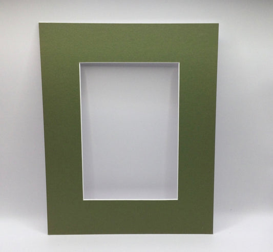 G.St - Acid Free Matting - 8x10 with 5x7 opening - Green - 23PMGRN