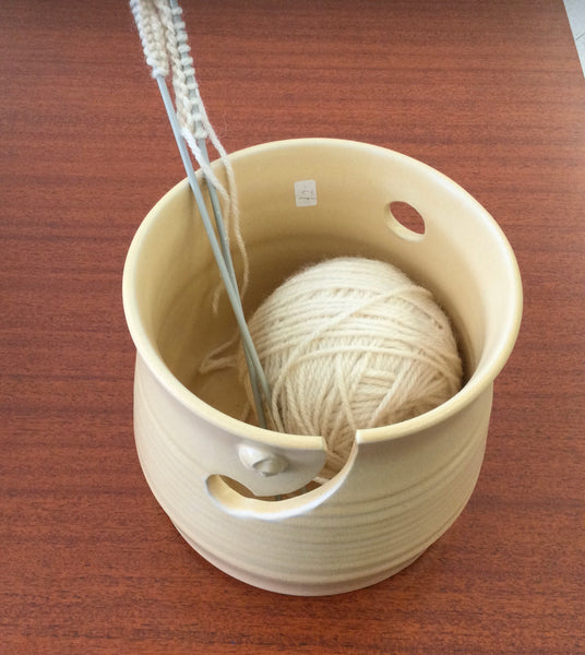 Yarn bowl by Diane Béland
