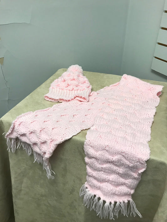 Pink hat/scarf
