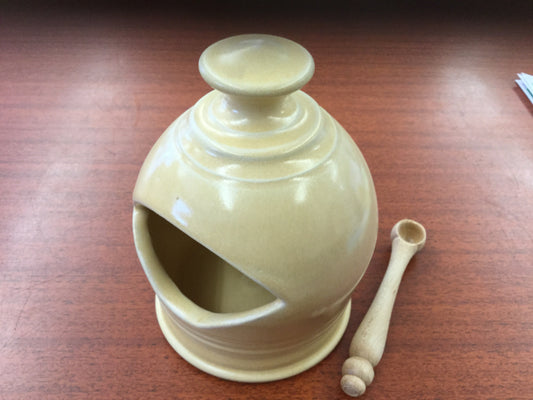 Salt cellar with wooden spoon by Diane Béland