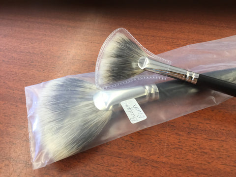 Rosemary & Co. ser. 37 fan brush