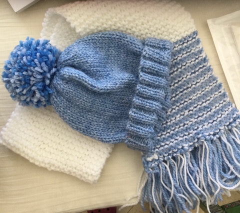 Child’s hat and scarf blue/white